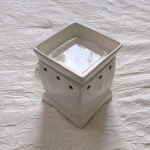 SCENTSY Cream Ceramic Warmer Large EUC